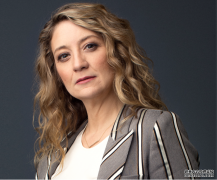 <b>Heidi Schreck沐鸣平台登录线路引人入胜的戏剧解构了美国宪法</b>